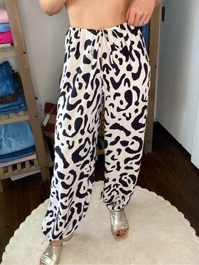 ZARA Women's Black & White Animal Print Drawstring Jogger Pant! 🐄